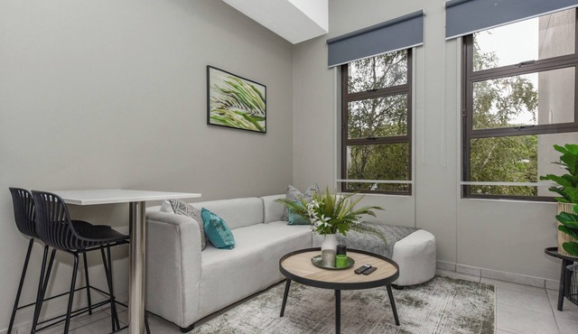 Rosebank Chic: Luxe City Living