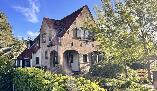 Ruime Villa met Grote Tuin aan de Voet van de Schoorlse Duinen