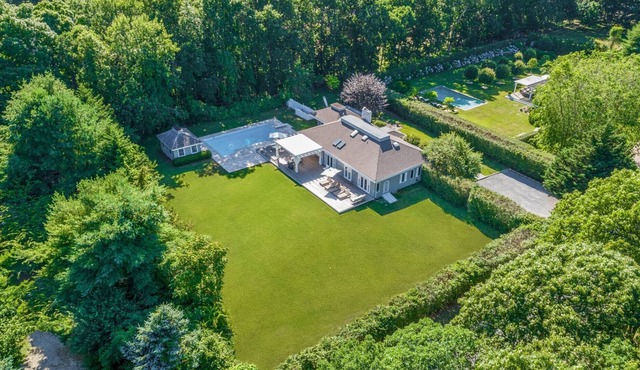SAGAPONACK POST MODERN HOUSE-4BDR / 4 BATH, Pool House,1.2mi to Sagg Main Beach