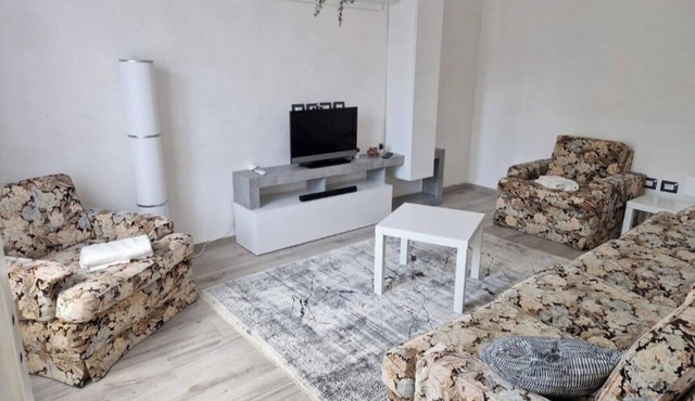 San Miniato 2-Bed Villa, Sleeps 6 with Parking