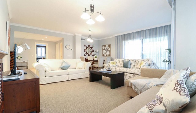San Pedro spacious apartment - 300m to beach