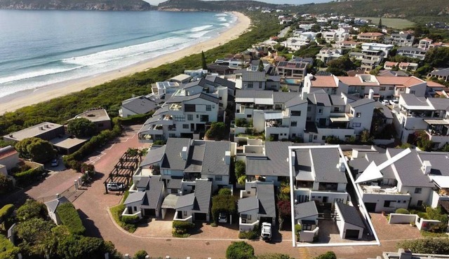 Sanctuary Beach Hideaway | 50m walk onto Beach