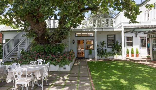 Sandown Lodge