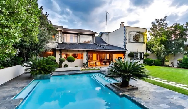 Sandton 6-Bed Luxury Retreat Pool AC Perfect for Families & Groups