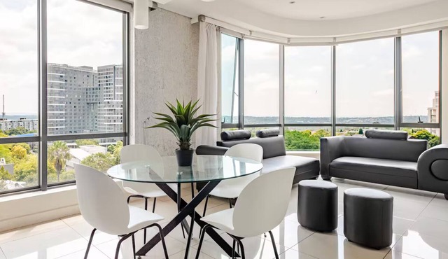 Sandton Skye | Chic Luxury Apartment
