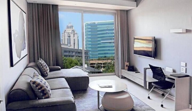 SandtonCity-Apartment-Sleeps4-Pool-Parking
