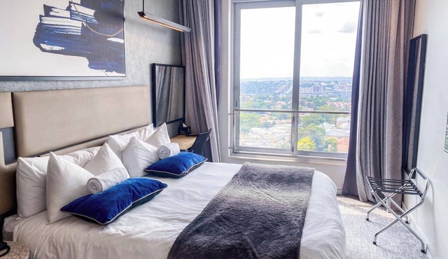 SandtonCity-Apartment-Sleeps2-Pool-Parking