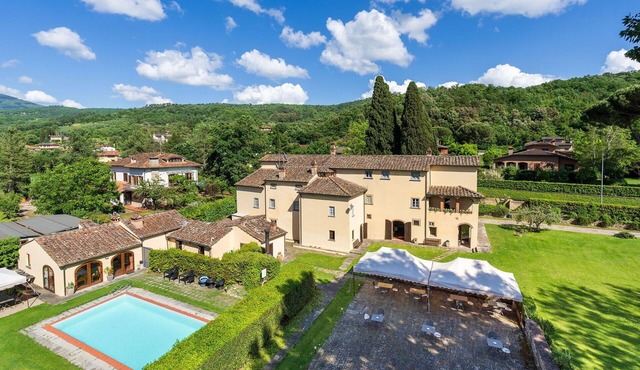 Santa Flora - Luxury Holiday Rental with swimming pool in Cortona, Tuscany
