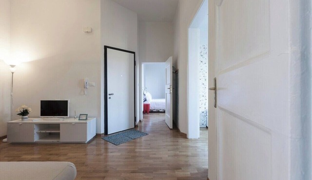 Saragozza Apartment 3: Bright and central flat