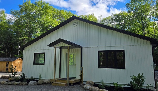 Sauna Retreat Near Burk's Falls | Games Room Bocce Court Fire Pit Starlink