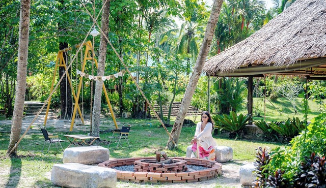 Sawasdee Lagoon Camping & Restaurant