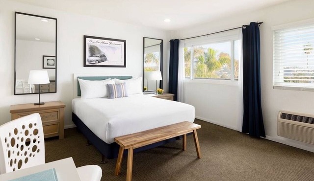 Scenic Laguna Beach Stay | Pool | Steps from the Beach