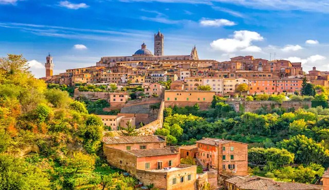 SCENIC TUSCAN VIEWS FROM THE EXCEPTIONAL TERRACE - 230M2, WITH A PRIVATE GARDEN!