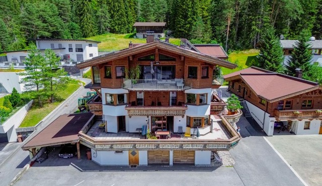 Schickster Sky Lodge und Chalet Rossi