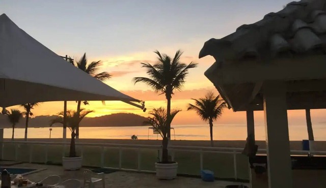 Se Apaixone em Cada Pôr do Sol: Casa Pé na Areia!