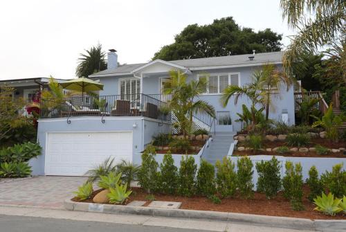 Sea Glass Cottage by Paradise Retreats