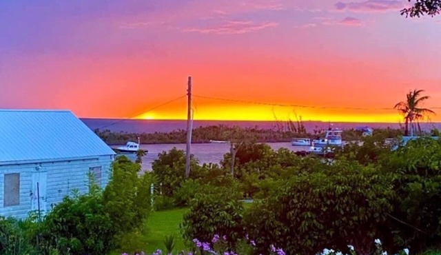Sea Hope Man O War Cay: Tropical Paradise Just Minutes Walk from the Beach!