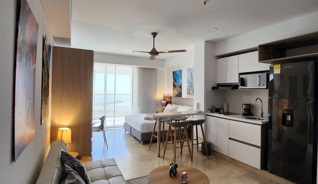 Sea & Sun Retreat/Near the airport
