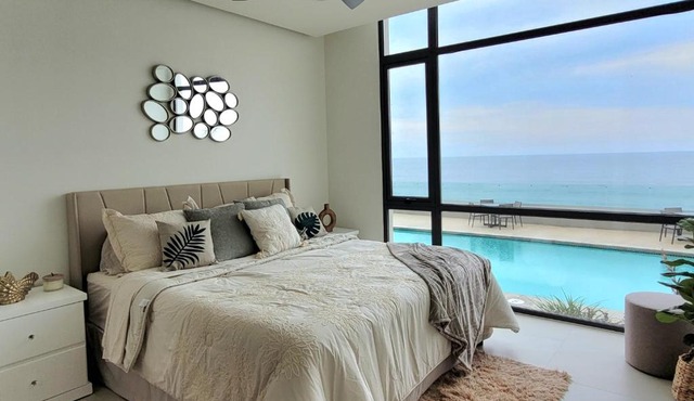 Seafront Condo Pool and Jacuzzi