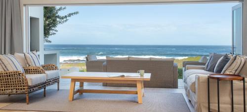 Seapearl Oceanfront Villa and Cottage