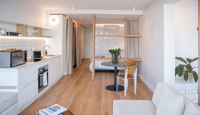 Seaside 8: Stylish Seaside Studio with Balcony