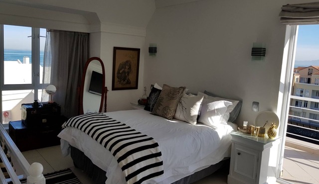 Seaside Apartment in Gordon's Bay