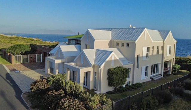 Seaside Holiday Villa in Kleinmond