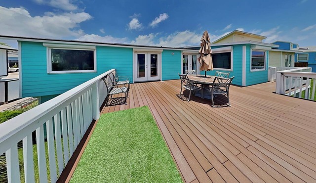 Seaside Jackalope | Coastal Escape + Large Deck
