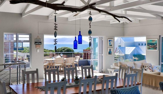 Seaside Luxury For Families & Friends In Kleinmond