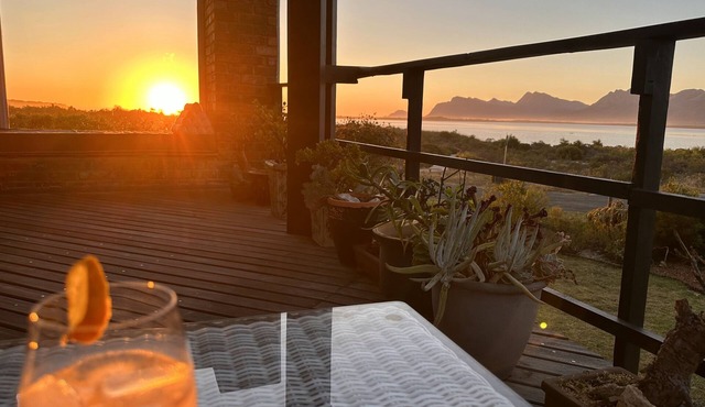 Seaway Sunsets Relax & Enjoy the calmness with Lagoon & Sea views
