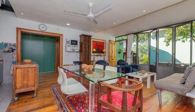 Secluded housing with pool: ideal for couples/families