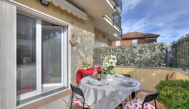 Serafina 50m from the sea - with A/C, San Bartolomeo al Mare, Italy