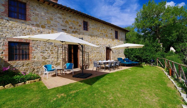 Serena al Casalone, Design apartment in Private Chianti Estate, pool WIFI A/C