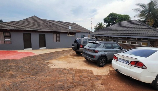 Serene 12-bedroom lodge in Johannesburg perfect for group getaways