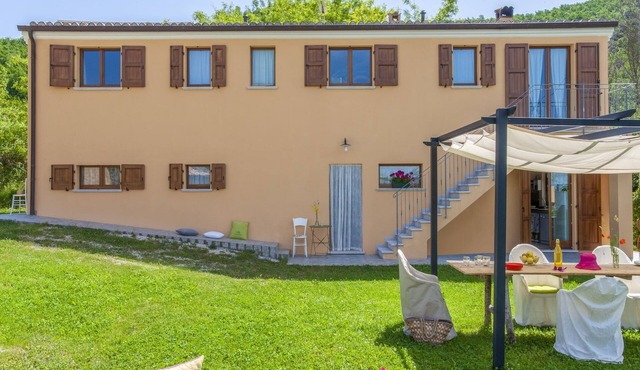 Serene Villa, Peaceful Pergola