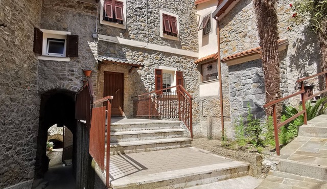 Sesta Godano, a few km from 5 Terre, stone house in a medieval village.
