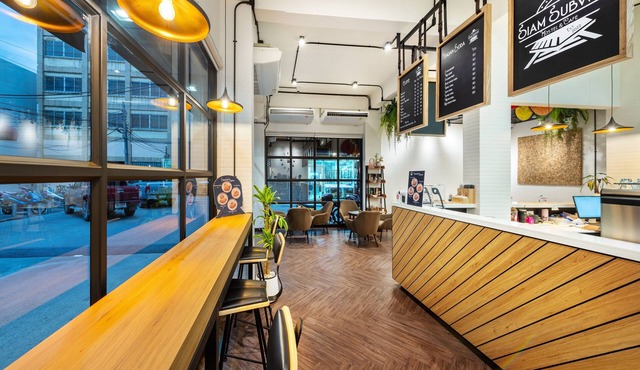 Siam Subway Hostel and Café