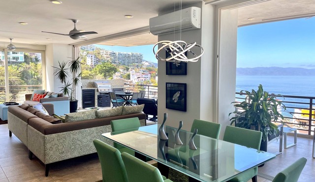 Signature 406, Sea Views, Specials: 3-15 Aug $149, 21-31 Aug $199, Sept $249/ngt