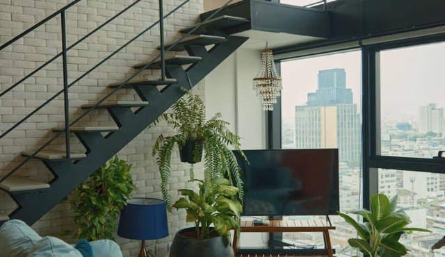 Silom Apartment - Incredible views, Fast wifi, Artist design