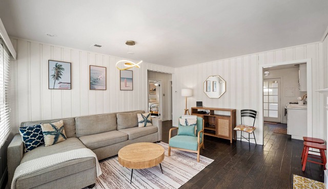 Silver Surf Bungalow w/Hot Tub - Steps from Beach