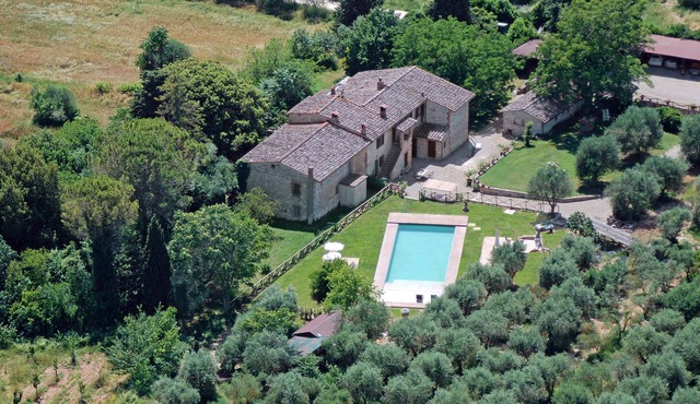 single house in tuscany