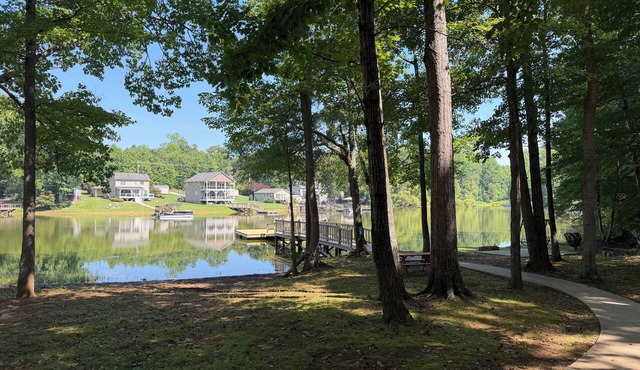 Skipper's Cove, Lakefront, Private Dock, Fire Pit, Open Floor Plan, Level Lot!