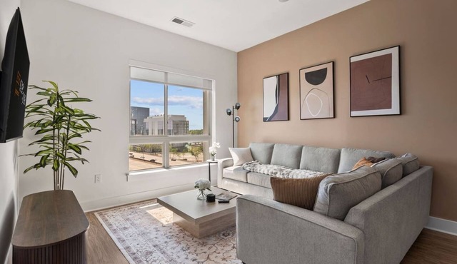 Skyline Suite - Free Parking, Pool, City Views