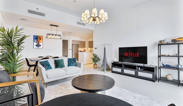 Sleek 3BR with Burj Park & Dubai Fountain view