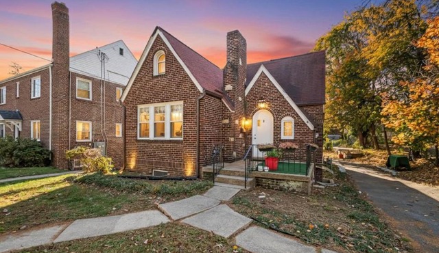 Sleep 24,Large Home near DC4 Kitckensdriveway