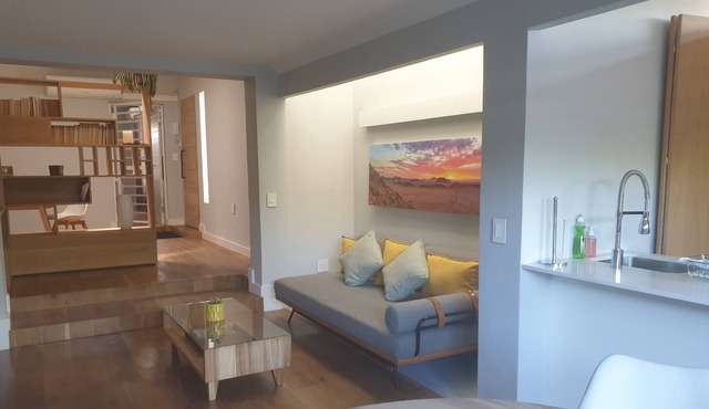 Small cottage with sep. bedroom, specious bathroom, lounge and open-plan kitchen