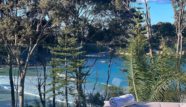 Soulshine Beachside Penthouse, views over Denhams Beach