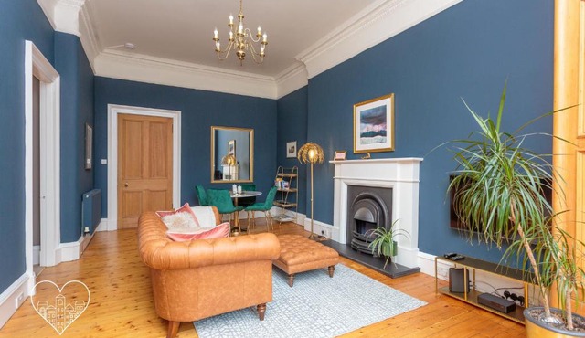 South Learmonth Gardens Apartment