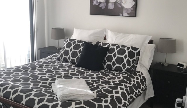 Spacious 1 Bed Apartment, parking, gym, pool