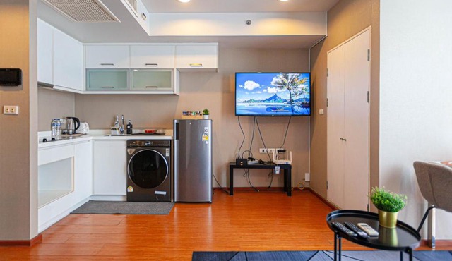 Spacious 1 Bedroom Rooftop Pool BTS Thonglor